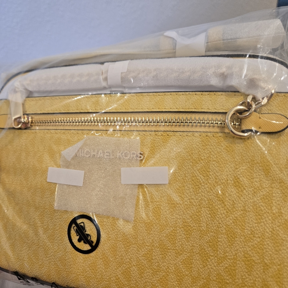 NWT Michael Kors Jet Set Large Logo Crossbody Bag Daisy Yellow - Picture 10 of 10